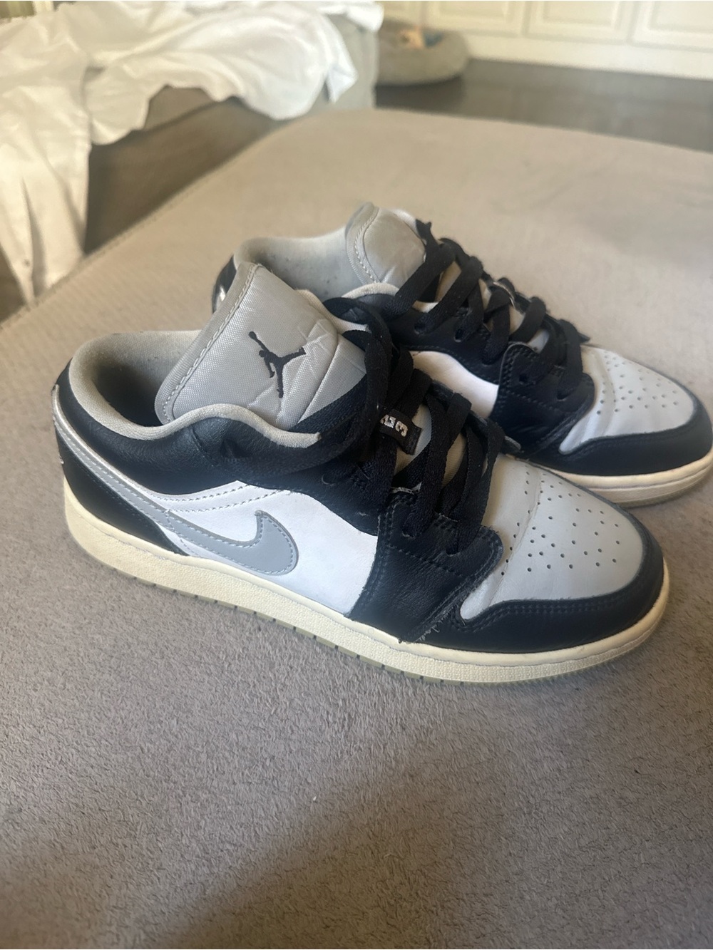 Nike Low-Top Sneaker in Black and Gray